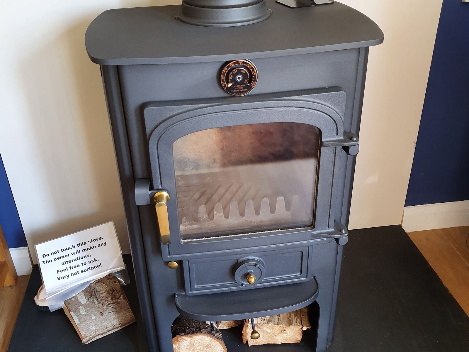 A Clearview Solution 400 with its log store below