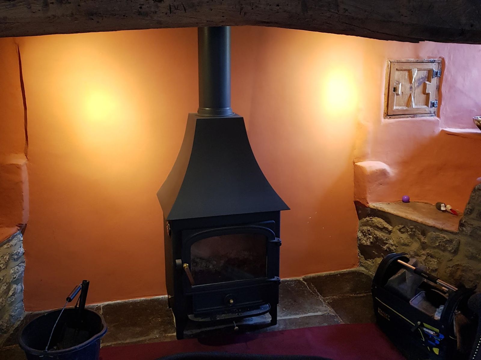 A Clearview Vision 500 against a warm orange wall